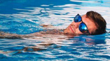Das Bild zeigt das Beitragsbild 1 zum Thema: Mit einem Swimmingpool im Garten zum Entspannungsprofi werden