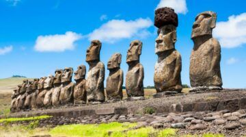 Das Bild zeigt das Beitragsbild 1 zum Thema: Die Rätselhaften Osterinsel-Figuren – Monumente der Vergangenheit