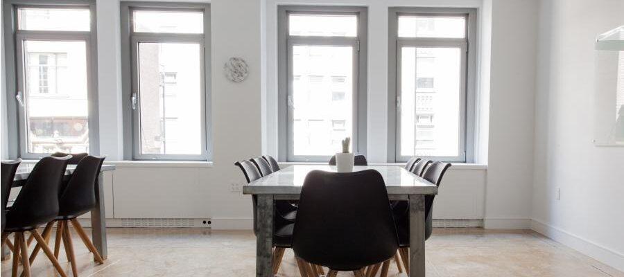 Das Bild zeigt das Beitragsbild 1 zum Thema: Kunststofffenster - Individuell, Langlebig, Pflegeleicht und Energieeffizient